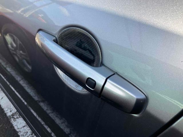 スイフト ＸＧ　オートクルーズコントロール　アルミホイール　オートライト　スマートキー　電動格納ミラー　ＣＶＴ　盗難防止システム　衝突安全ボディ　ＡＢＳ　ＣＤ　ミュージックプレイヤー接続可　エアコン（18枚目）