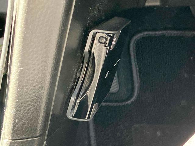 スイフト ＸＧ　オートクルーズコントロール　アルミホイール　オートライト　スマートキー　電動格納ミラー　ＣＶＴ　盗難防止システム　衝突安全ボディ　ＡＢＳ　ＣＤ　ミュージックプレイヤー接続可　エアコン（27枚目）