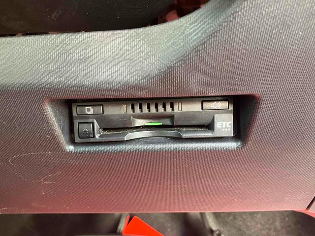 アクア Ｇ　ＧＲスポーツ　ＥＴＣ　バックカメラ　ナビ　ＴＶ　オートクルーズコントロール　レーンアシスト　衝突被害軽減システム　アルミホイール　オートマチックハイビーム　オートライト　ＬＥＤヘッドランプ　スマートキー（10枚目）