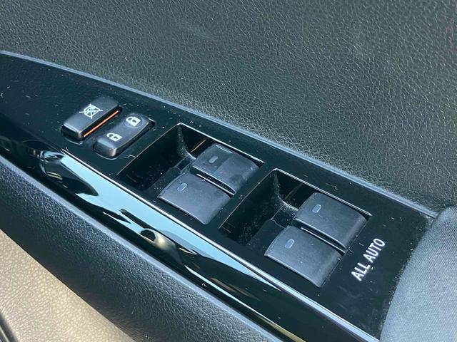 カローラフィールダー ハイブリッドＧ　ダブルバイビー　ＥＴＣ　バックカメラ　ナビ　ＴＶ　オートクルーズコントロール　レーンアシスト　衝突被害軽減システム　アルミホイール　オートマチックハイビーム　オートライト　ＬＥＤヘッドランプ　スマートキー（11枚目）