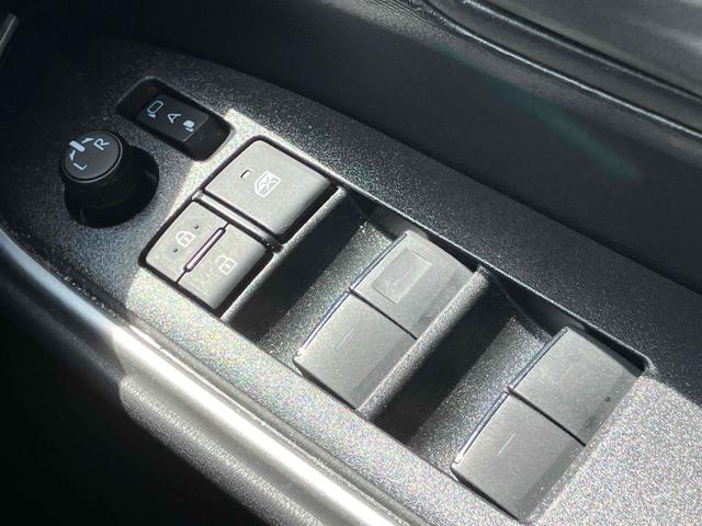 �p���[�E�B���h�E�̃X�C�b�`�ł���B�^�]�Ȃɋ��Ȃ��瑋���J���߂̃R���g���[���ł��܂���B