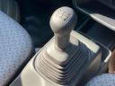 必ず使用するシフトレバー。確りと確認したいですね。