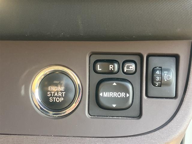 ｉＱ １００Ｇ　レザーパッケージ　ナビ　ＴＶ　アルミホイール　スマートキー　電動格納ミラー　ＣＶＴ　盗難防止システム　衝突安全ボディ　ＡＢＳ　ＥＳＣ　ＣＤ　ＤＶＤ再生　ミュージックプレイヤー接続可　エアコン　パワーステアリング（10枚目）