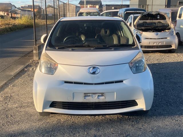 ｉＱ １００Ｇ　レザーパッケージ　ナビ　ＴＶ　アルミホイール　スマートキー　電動格納ミラー　ＣＶＴ　盗難防止システム　衝突安全ボディ　ＡＢＳ　ＥＳＣ　ＣＤ　ＤＶＤ再生　ミュージックプレイヤー接続可　エアコン　パワーステアリング（13枚目）