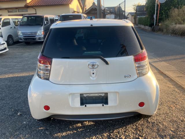ｉＱ １００Ｇ　レザーパッケージ　ナビ　ＴＶ　アルミホイール　スマートキー　電動格納ミラー　ＣＶＴ　盗難防止システム　衝突安全ボディ　ＡＢＳ　ＥＳＣ　ＣＤ　ＤＶＤ再生　ミュージックプレイヤー接続可　エアコン　パワーステアリング（16枚目）