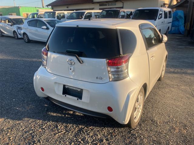 ｉＱ １００Ｇ　レザーパッケージ　ナビ　ＴＶ　アルミホイール　スマートキー　電動格納ミラー　ＣＶＴ　盗難防止システム　衝突安全ボディ　ＡＢＳ　ＥＳＣ　ＣＤ　ＤＶＤ再生　ミュージックプレイヤー接続可　エアコン　パワーステアリング（22枚目）