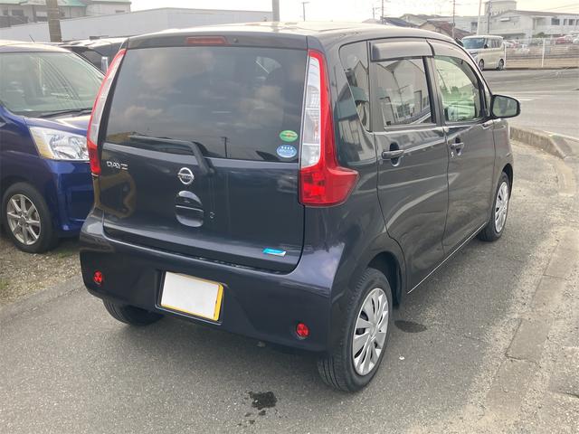 デイズ Ｘ　ＥＴＣ　全周囲カメラ　ナビ　スマートキー　アイドリングストップ　電動格納ミラー　ベンチシート　ＣＶＴ　盗難防止システム　ＡＢＳ　ＣＤ　ＵＳＢ　ミュージックプレイヤー接続可　衝突安全ボディ　エアコン（16枚目）