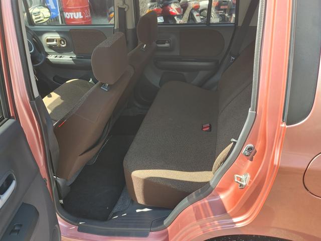 アルトラパン Ｘ　車検２年付　ＥＴＣ　スマートキー　プッシュスタート　ＣＤステレオ　純正アルミ　ウインカーミラー　セキュリティアラーム　プライバシーガラス　電動格納ドアミラー　Ｗエアバッグ　ＡＢＳ　ライトレベライザー（13枚目）