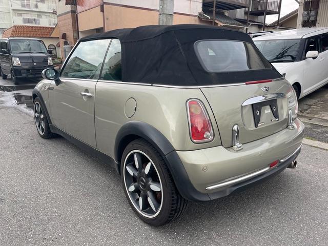 ＭＩＮＩ 　サンルーフ　マニュアル５速車　本革シート　アルミホイール（6枚目）