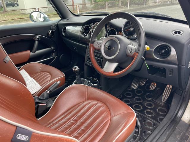 ＭＩＮＩ 　サンルーフ　マニュアル５速車　本革シート　アルミホイール（8枚目）