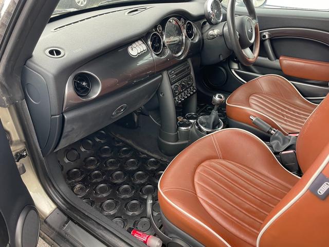 ＭＩＮＩ 　サンルーフ　マニュアル５速車　本革シート　アルミホイール（13枚目）