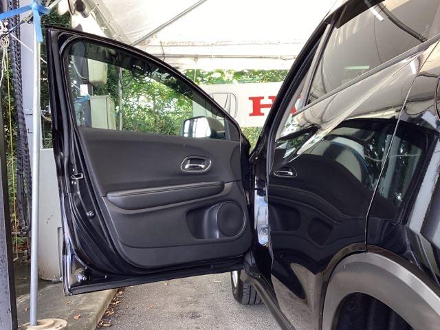 ヴェゼル ハイブリッド・ホンダセンシング メモリーナビ ドラレコ ETC エアバッグ パワーウインドウ LED USB 横滑り防止装置 ドライブレコーダー Rカメラ クルーズコントロール オートエアコン 衝突軽減ブレーキ スマートキー(26枚目)