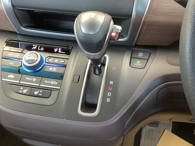 フリード G 純正ナビ フルセグ リアカメラ Aクルーズ 3列シート LEDヘッドライト パワーウインドウ 地デジ Rカメラ イモビ VSA USB エアコン エアバッグ スマートキー ECONモード キーフリ(14枚目)