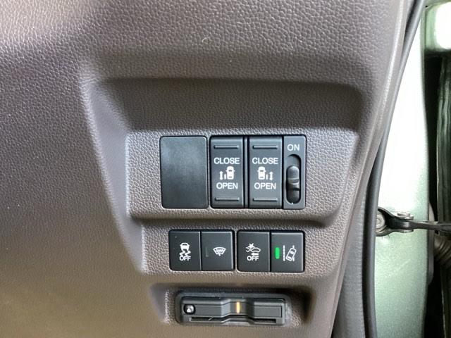 フリード G 純正ナビ フルセグ リアカメラ Aクルーズ 3列シート LEDヘッドライト パワーウインドウ 地デジ Rカメラ イモビ VSA USB エアコン エアバッグ スマートキー ECONモード キーフリ(16枚目)