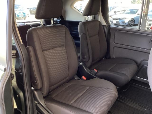 フリード G 純正ナビ フルセグ リアカメラ Aクルーズ 3列シート LEDヘッドライト パワーウインドウ 地デジ Rカメラ イモビ VSA USB エアコン エアバッグ スマートキー ECONモード キーフリ(20枚目)