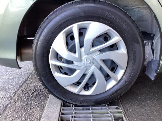 フリード G 純正ナビ フルセグ リアカメラ Aクルーズ 3列シート LEDヘッドライト パワーウインドウ 地デジ Rカメラ イモビ VSA USB エアコン エアバッグ スマートキー ECONモード キーフリ(26枚目)