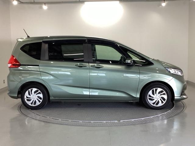 フリード G 純正ナビ フルセグ リアカメラ Aクルーズ 3列シート LEDヘッドライト パワーウインドウ 地デジ Rカメラ イモビ VSA USB エアコン エアバッグ スマートキー ECONモード キーフリ(31枚目)