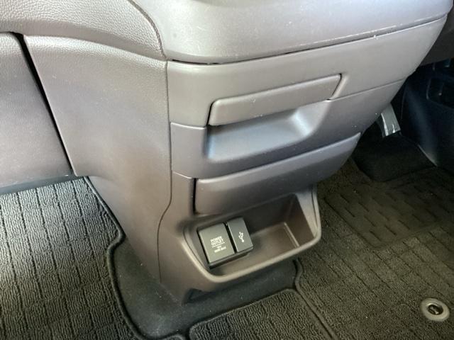 フリード G 純正ナビ フルセグ リアカメラ Aクルーズ 3列シート LEDヘッドライト パワーウインドウ 地デジ Rカメラ イモビ VSA USB エアコン エアバッグ スマートキー ECONモード キーフリ(43枚目)