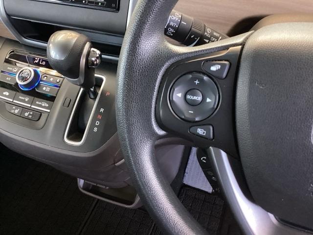 フリード G 純正ナビ フルセグ リアカメラ Aクルーズ 3列シート LEDヘッドライト パワーウインドウ 地デジ Rカメラ イモビ VSA USB エアコン エアバッグ スマートキー ECONモード キーフリ(47枚目)