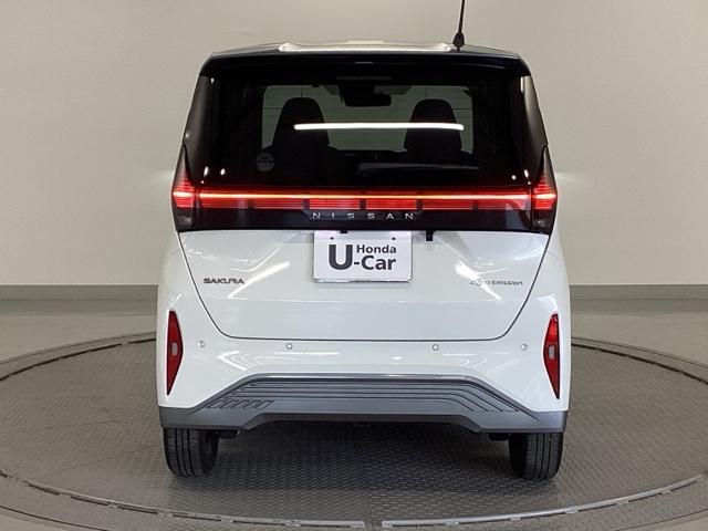 サクラ Ｘ　ナビ　全周囲カメラ　ＬＥＤヘッドライト　アラウンドヴューモニター　ＵＳＢ　地デジ　運転席エアバック　パーキングセンサー　ＡＡＣ　ベンチシート　ＬＥＤヘッドランプ　スマートキー　ＥＴＣ　盗難防止システム（9枚目）
