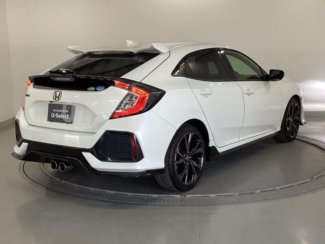 シビック ハッチバック　純正ナビ　フルセグ　６速ＭＴ　追突軽減ブレーキ　盗難防止装置　Ｂモニター　横滑防止　シートヒーター付き　ＬＥＤライト　スマートキー　ＡＡＣ　ナビ・ＴＶ　ドラレコ　サイドカーテンエアバック　ＥＴＣ（8枚目）