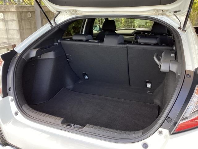 シビック ハッチバック　純正ナビ　フルセグ　６速ＭＴ　追突軽減ブレーキ　盗難防止装置　Ｂモニター　横滑防止　シートヒーター付き　ＬＥＤライト　スマートキー　ＡＡＣ　ナビ・ＴＶ　ドラレコ　サイドカーテンエアバック　ＥＴＣ（21枚目）