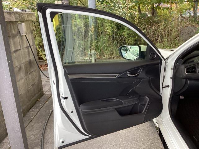 シビック ハッチバック　純正ナビ　フルセグ　６速ＭＴ　追突軽減ブレーキ　盗難防止装置　Ｂモニター　横滑防止　シートヒーター付き　ＬＥＤライト　スマートキー　ＡＡＣ　ナビ・ＴＶ　ドラレコ　サイドカーテンエアバック　ＥＴＣ（37枚目）