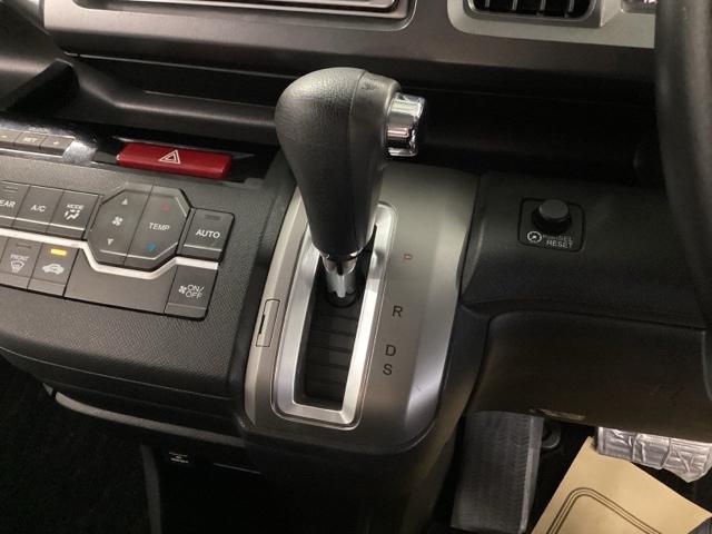 ステップワゴンスパーダ S ナビ 片側電動スライドドア リアカメラ Wエアバック 両側スライド片側電動ドア パワステ パワーウインドウ キーレス エアバック 3列シート エアコン ワンセグテレビ ETC付き DVD ABS(13枚目)