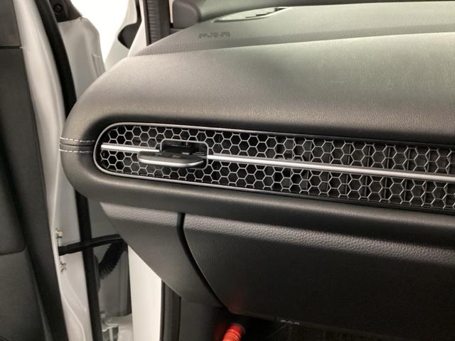 ZR-V e:HEVZ ナビ BOSEプレミアムサウンドシステム Pセンサー レザー Bカメラ サイドエアバック パワ-シ-ト LEDヘッドライト USB接続 地デジ Sヒーター サポカー ETC車載器 Dレコ スマートキー(42枚目)