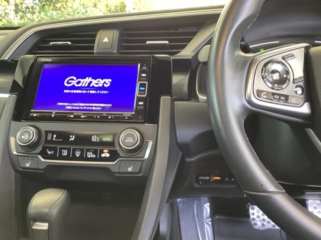 シビック ハッチバック　純正メモリーナビ　Ｓルーフ　本革Ｐシート　追突軽減ブレーキ　盗難防止装置　本革シート　Ｂモニター　整備記録簿　横滑防止　Ａライト　シートヒーター付き　ＬＥＤライト　フルセグＴＶ　スマートキー　ＡＡＣ（3枚目）
