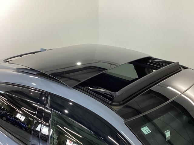 シビック ハッチバック　純正メモリーナビ　Ｓルーフ　本革Ｐシート　追突軽減ブレーキ　盗難防止装置　本革シート　Ｂモニター　整備記録簿　横滑防止　Ａライト　シートヒーター付き　ＬＥＤライト　フルセグＴＶ　スマートキー　ＡＡＣ（8枚目）