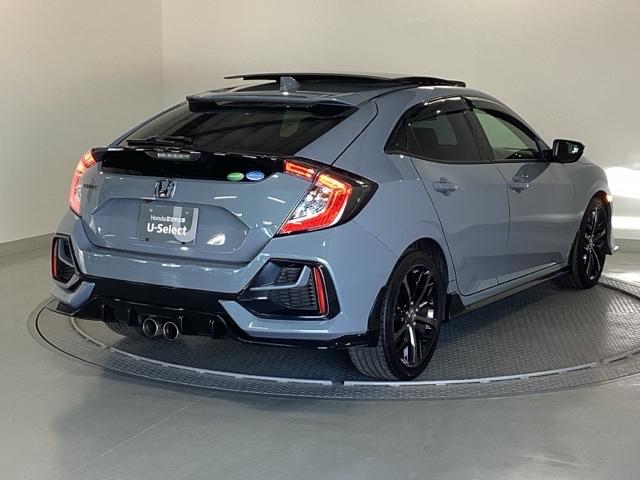 シビック ハッチバック　純正メモリーナビ　Ｓルーフ　本革Ｐシート　追突軽減ブレーキ　盗難防止装置　本革シート　Ｂモニター　整備記録簿　横滑防止　Ａライト　シートヒーター付き　ＬＥＤライト　フルセグＴＶ　スマートキー　ＡＡＣ（9枚目）