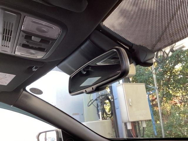 シビック ハッチバック　純正メモリーナビ　Ｓルーフ　本革Ｐシート　追突軽減ブレーキ　盗難防止装置　本革シート　Ｂモニター　整備記録簿　横滑防止　Ａライト　シートヒーター付き　ＬＥＤライト　フルセグＴＶ　スマートキー　ＡＡＣ（11枚目）