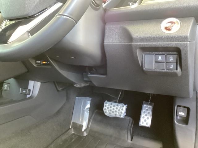 シビック ハッチバック　純正メモリーナビ　Ｓルーフ　本革Ｐシート　追突軽減ブレーキ　盗難防止装置　本革シート　Ｂモニター　整備記録簿　横滑防止　Ａライト　シートヒーター付き　ＬＥＤライト　フルセグＴＶ　スマートキー　ＡＡＣ（16枚目）