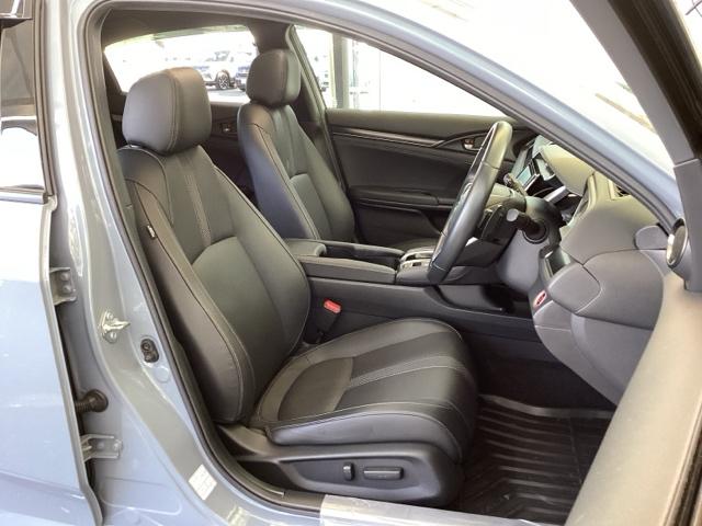 シビック ハッチバック　純正メモリーナビ　Ｓルーフ　本革Ｐシート　追突軽減ブレーキ　盗難防止装置　本革シート　Ｂモニター　整備記録簿　横滑防止　Ａライト　シートヒーター付き　ＬＥＤライト　フルセグＴＶ　スマートキー　ＡＡＣ（17枚目）