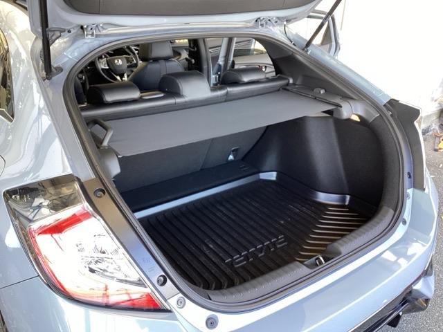 シビック ハッチバック　純正メモリーナビ　Ｓルーフ　本革Ｐシート　追突軽減ブレーキ　盗難防止装置　本革シート　Ｂモニター　整備記録簿　横滑防止　Ａライト　シートヒーター付き　ＬＥＤライト　フルセグＴＶ　スマートキー　ＡＡＣ（19枚目）