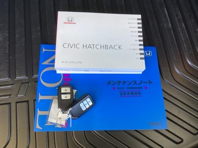 シビック ハッチバック　純正メモリーナビ　Ｓルーフ　本革Ｐシート　追突軽減ブレーキ　盗難防止装置　本革シート　Ｂモニター　整備記録簿　横滑防止　Ａライト　シートヒーター付き　ＬＥＤライト　フルセグＴＶ　スマートキー　ＡＡＣ（20枚目）
