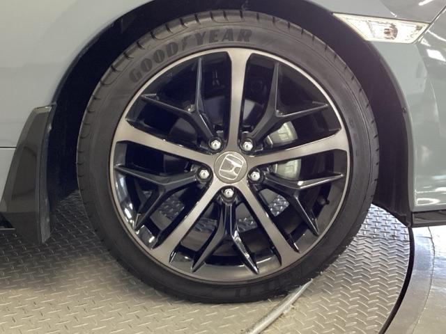 シビック ハッチバック　純正メモリーナビ　Ｓルーフ　本革Ｐシート　追突軽減ブレーキ　盗難防止装置　本革シート　Ｂモニター　整備記録簿　横滑防止　Ａライト　シートヒーター付き　ＬＥＤライト　フルセグＴＶ　スマートキー　ＡＡＣ（22枚目）