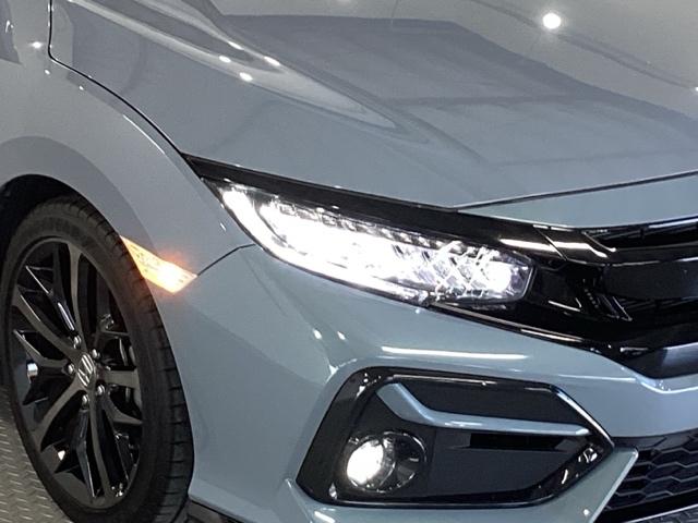 シビック ハッチバック　純正メモリーナビ　Ｓルーフ　本革Ｐシート　追突軽減ブレーキ　盗難防止装置　本革シート　Ｂモニター　整備記録簿　横滑防止　Ａライト　シートヒーター付き　ＬＥＤライト　フルセグＴＶ　スマートキー　ＡＡＣ（23枚目）