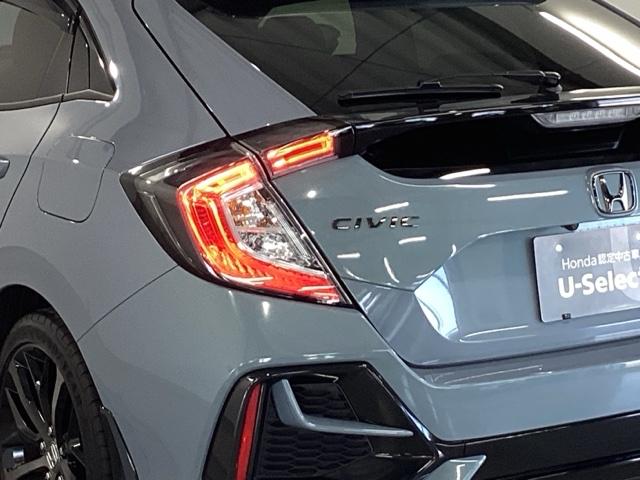 シビック ハッチバック　純正メモリーナビ　Ｓルーフ　本革Ｐシート　追突軽減ブレーキ　盗難防止装置　本革シート　Ｂモニター　整備記録簿　横滑防止　Ａライト　シートヒーター付き　ＬＥＤライト　フルセグＴＶ　スマートキー　ＡＡＣ（29枚目）