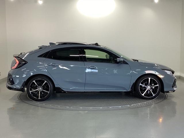 シビック ハッチバック　純正メモリーナビ　Ｓルーフ　本革Ｐシート　追突軽減ブレーキ　盗難防止装置　本革シート　Ｂモニター　整備記録簿　横滑防止　Ａライト　シートヒーター付き　ＬＥＤライト　フルセグＴＶ　スマートキー　ＡＡＣ（33枚目）