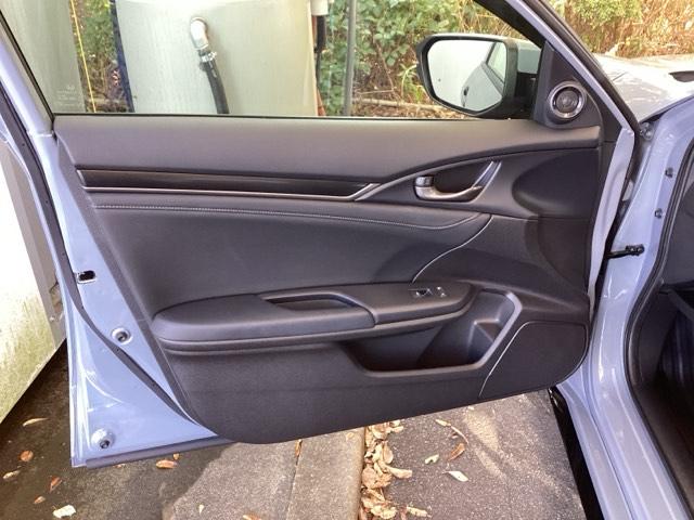 シビック ハッチバック　純正メモリーナビ　Ｓルーフ　本革Ｐシート　追突軽減ブレーキ　盗難防止装置　本革シート　Ｂモニター　整備記録簿　横滑防止　Ａライト　シートヒーター付き　ＬＥＤライト　フルセグＴＶ　スマートキー　ＡＡＣ（38枚目）