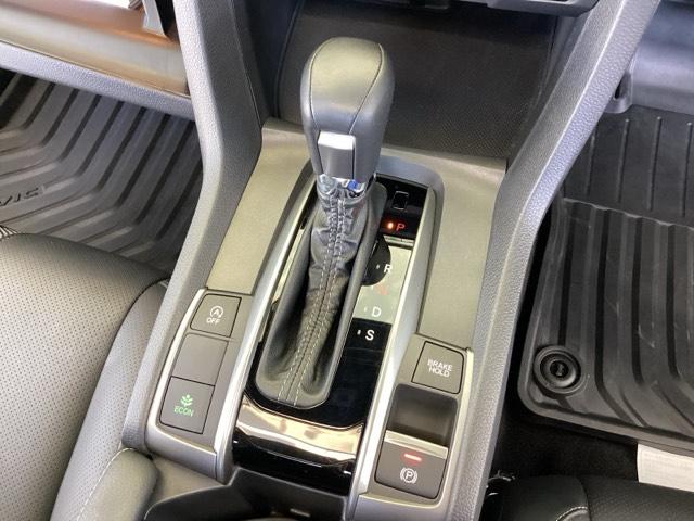シビック ハッチバック　純正メモリーナビ　Ｓルーフ　本革Ｐシート　追突軽減ブレーキ　盗難防止装置　本革シート　Ｂモニター　整備記録簿　横滑防止　Ａライト　シートヒーター付き　ＬＥＤライト　フルセグＴＶ　スマートキー　ＡＡＣ（43枚目）