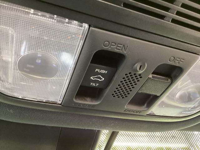 シビック ハッチバック　純正メモリーナビ　Ｓルーフ　本革Ｐシート　追突軽減ブレーキ　盗難防止装置　本革シート　Ｂモニター　整備記録簿　横滑防止　Ａライト　シートヒーター付き　ＬＥＤライト　フルセグＴＶ　スマートキー　ＡＡＣ（52枚目）