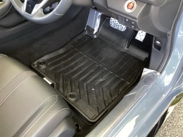 シビック ハッチバック　純正メモリーナビ　Ｓルーフ　本革Ｐシート　追突軽減ブレーキ　盗難防止装置　本革シート　Ｂモニター　整備記録簿　横滑防止　Ａライト　シートヒーター付き　ＬＥＤライト　フルセグＴＶ　スマートキー　ＡＡＣ（56枚目）