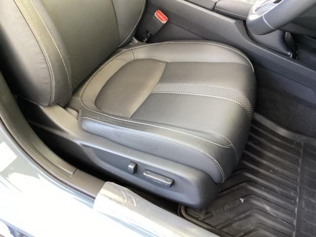 シビック ハッチバック　純正メモリーナビ　Ｓルーフ　本革Ｐシート　追突軽減ブレーキ　盗難防止装置　本革シート　Ｂモニター　整備記録簿　横滑防止　Ａライト　シートヒーター付き　ＬＥＤライト　フルセグＴＶ　スマートキー　ＡＡＣ（60枚目）