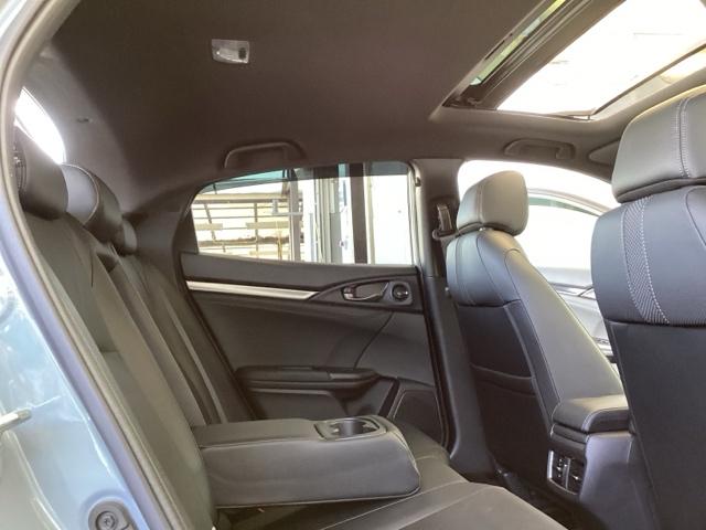 シビック ハッチバック　純正メモリーナビ　Ｓルーフ　本革Ｐシート　追突軽減ブレーキ　盗難防止装置　本革シート　Ｂモニター　整備記録簿　横滑防止　Ａライト　シートヒーター付き　ＬＥＤライト　フルセグＴＶ　スマートキー　ＡＡＣ（62枚目）