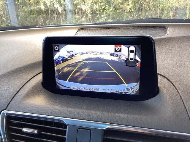 バックも安心のバックカメラ付いています。バックカメラがあると、いつでも安全にバックできますね。死角も減ります。