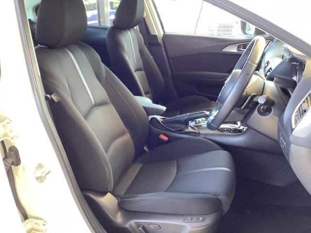 セパレートのフロント運転席は、パワーシートです。