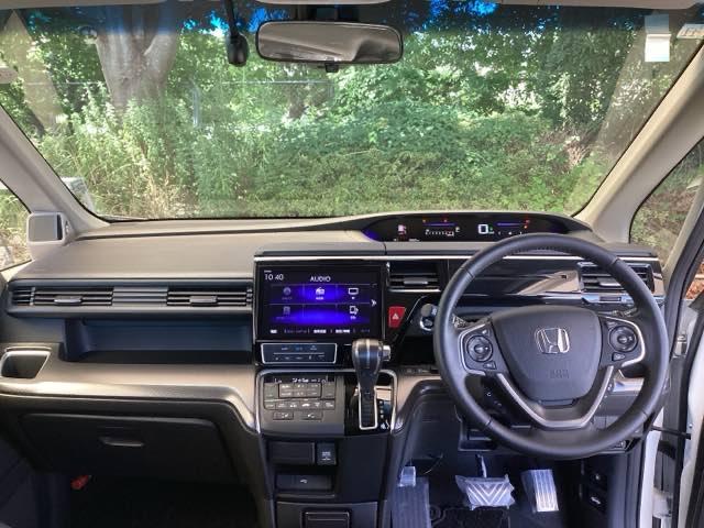 ステップワゴンスパーダ スパーダ・クールスピリットホンダセンシング　純正ナビ　フルセグ　リアカメラ　サイドエアバック　スマートキ　左右電動スライドドア　バックモニタ　地ＴＶ　ナビ＆ＴＶ　三列シート　ＵＳＢ　助手席エアバッグ　ドライブレコーダ　ＡＡＣ　横滑り防止機能（3枚目）